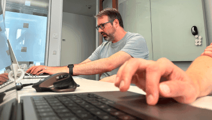 Mehrere Entwickler programmieren.