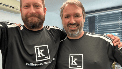 Ein Selfie von zwei Kallisto-Mitarbeiter.
